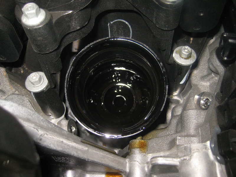 Chrysler-300-Pentastar-V6-Engine-Oil-Change-Filter-Replacement-Guide-040