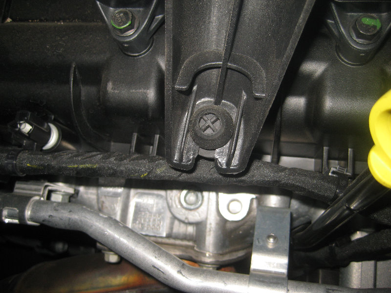 Chrysler-300-Pentastar-V6-Engine-Serpentine-Belt-Replacement-Guide-041