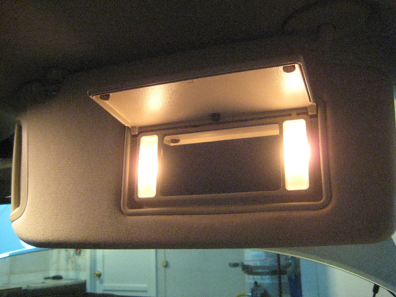 Chrysler-300-Vanity-Mirror-Light-Bulbs-Replacement-Guide-009
