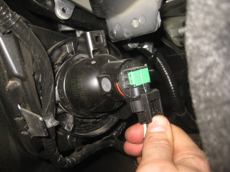 Chrysler-Pacifica-Minivan-Fog-Light-Bulbs-Replacement-Guide-016