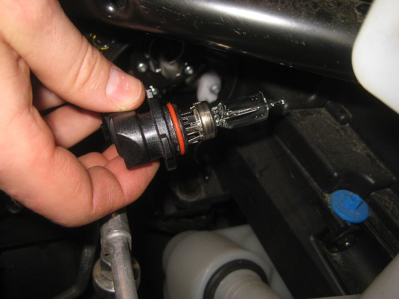 Chrysler-Pacifica-Minivan-Headlight-Bulbs-Replacement-Guide-023