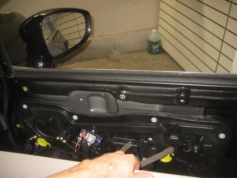 Chrysler-Pacifica-Minivan-Interior-Door-Panel-Removal-Guide-016