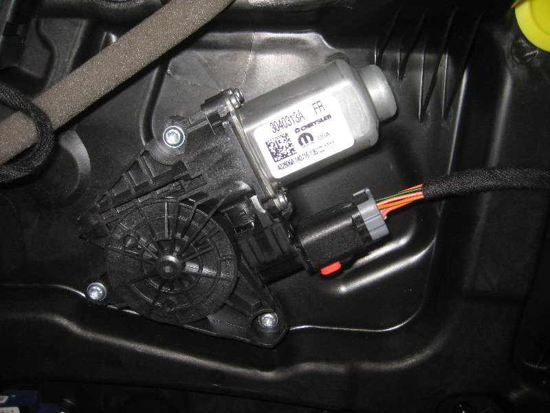 Chrysler-Pacifica-Minivan-Interior-Door-Panel-Removal-Guide-035