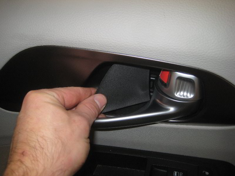 Chrysler-Pacifica-Minivan-Interior-Door-Panel-Removal-Guide-052