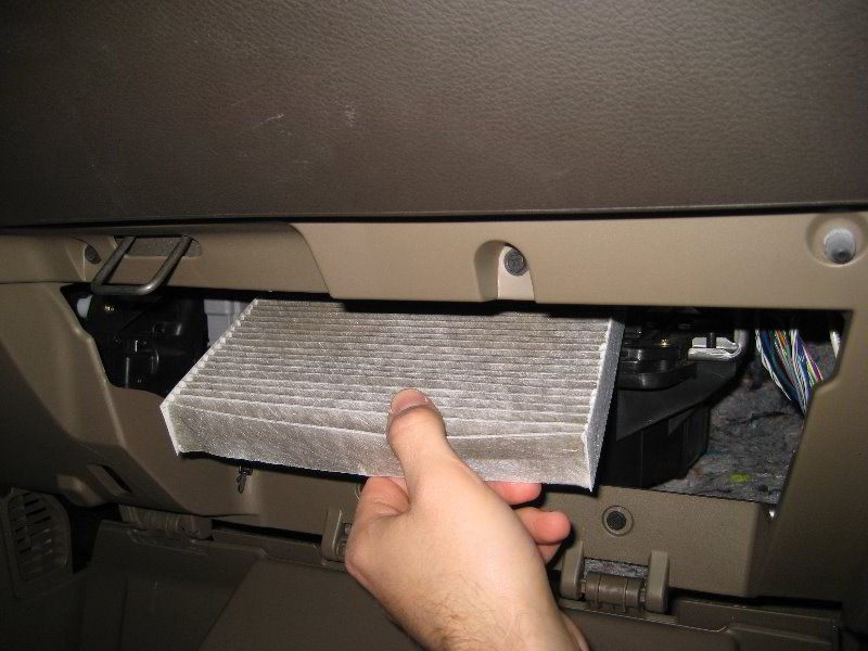 Chrysler-Town-and-Country-HVAC-Cabin-Air-Filter-Replacement-Guide-014