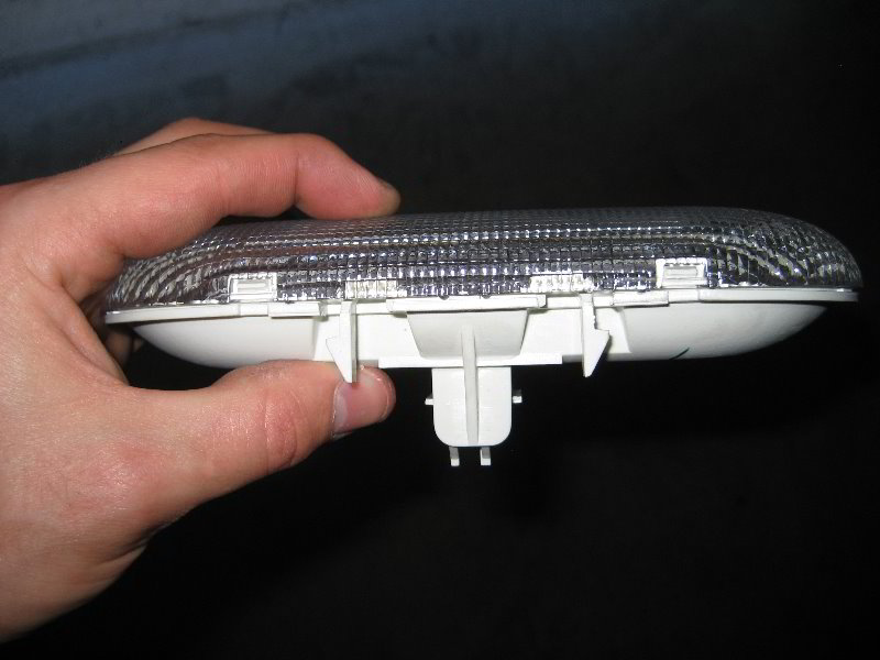 Chrysler-Town-and-Country-Cargo-Area-Light-Bulb-Replacement-Guide-015
