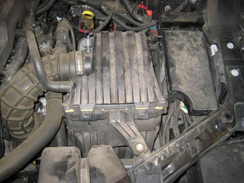 Dodge-Avenger-I4-Engine-Air-Filter-Replacement-Guide-001
