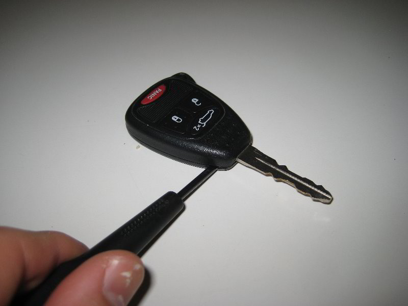 Dodge-Avenger-Key-Fob-Battery-Replacement-Guide-003