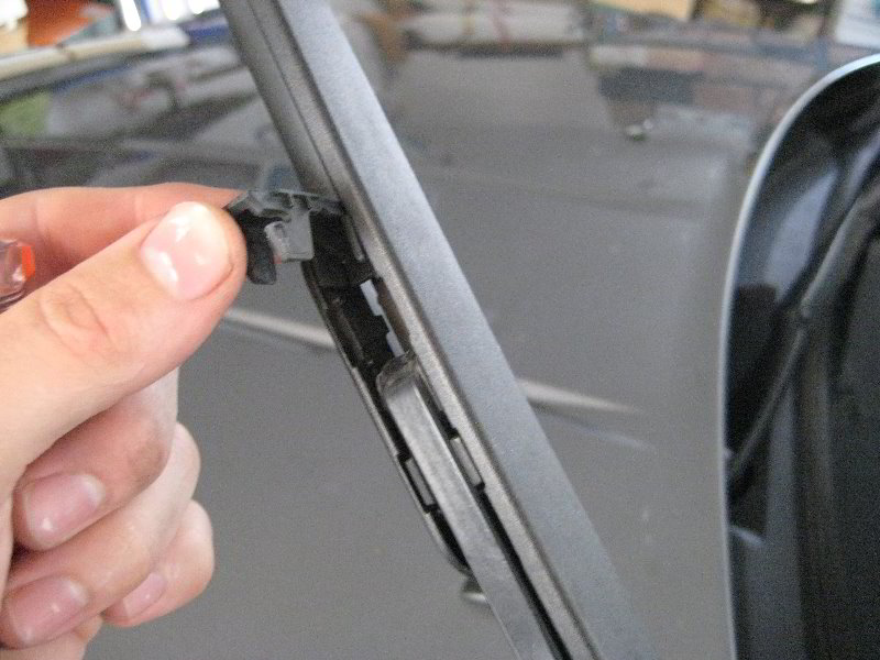 Dodge-Avenger-Windshield-Wiper-Blades-Replacement-Guide-005