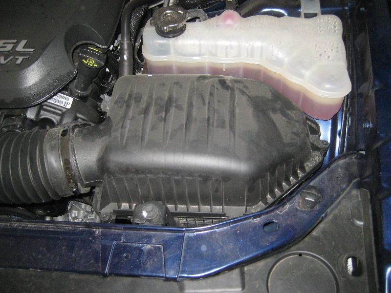 Dodge-Challenger-Engine-Air-Filter-Replacement-Guide-015