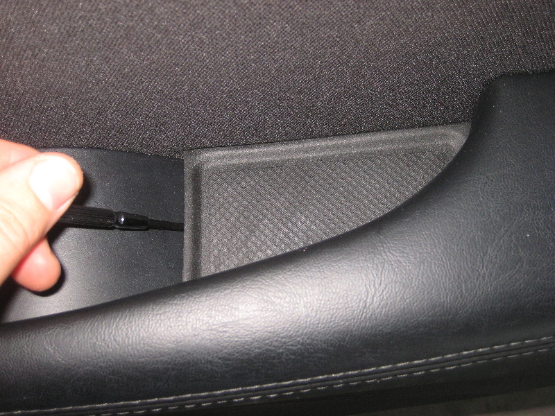 Dodge-Challenger-Interior-Door-Panel-Removal-Guide-005
