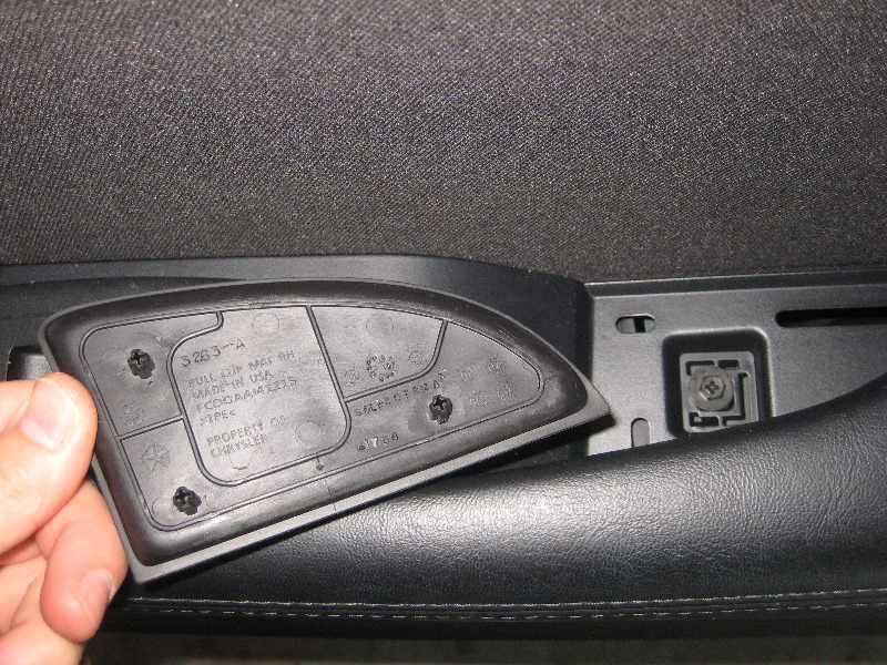 Dodge-Challenger-Interior-Door-Panel-Removal-Guide-006