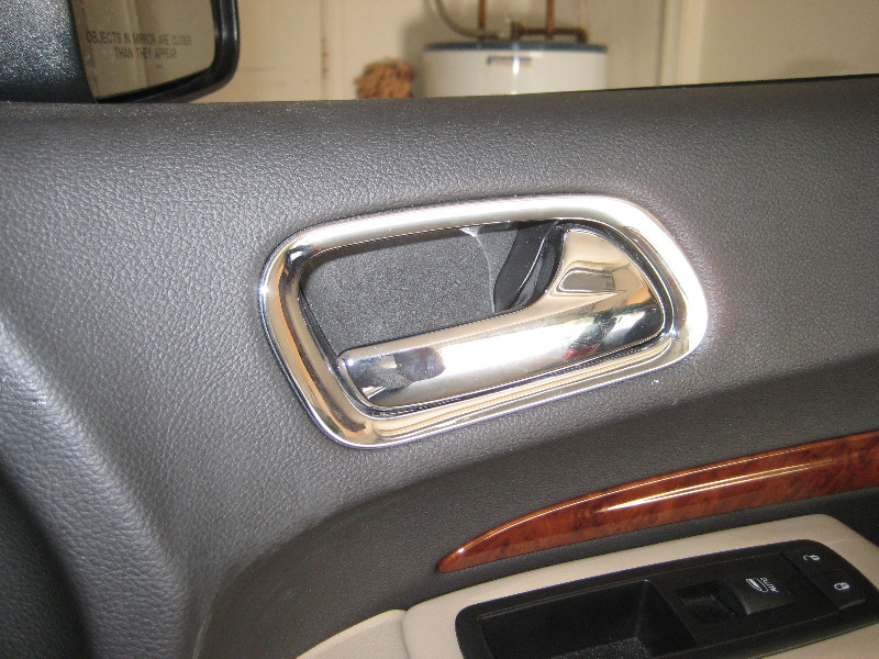 Dodge-Durango-Interior-Door-Panel-Removal-Guide-002