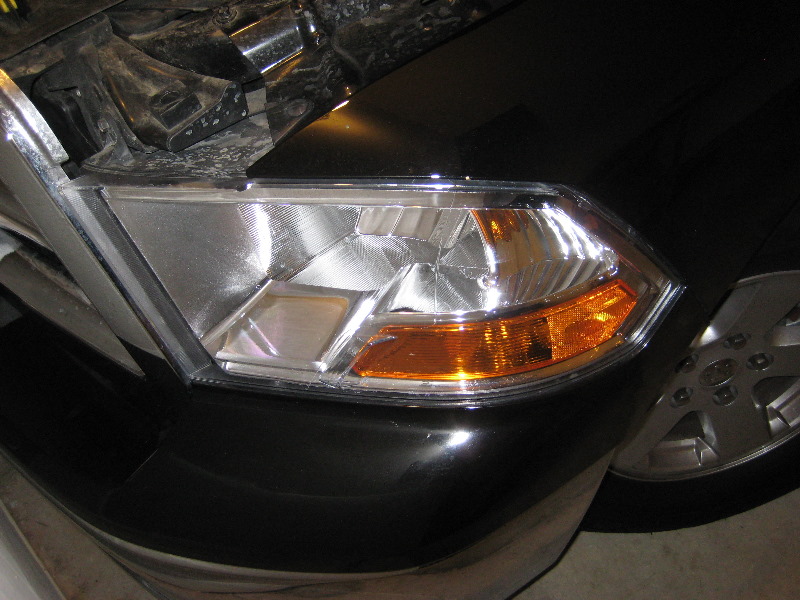 Dodge-Ram-1500-Headlight-Bulbs-Replacement-Guide-001
