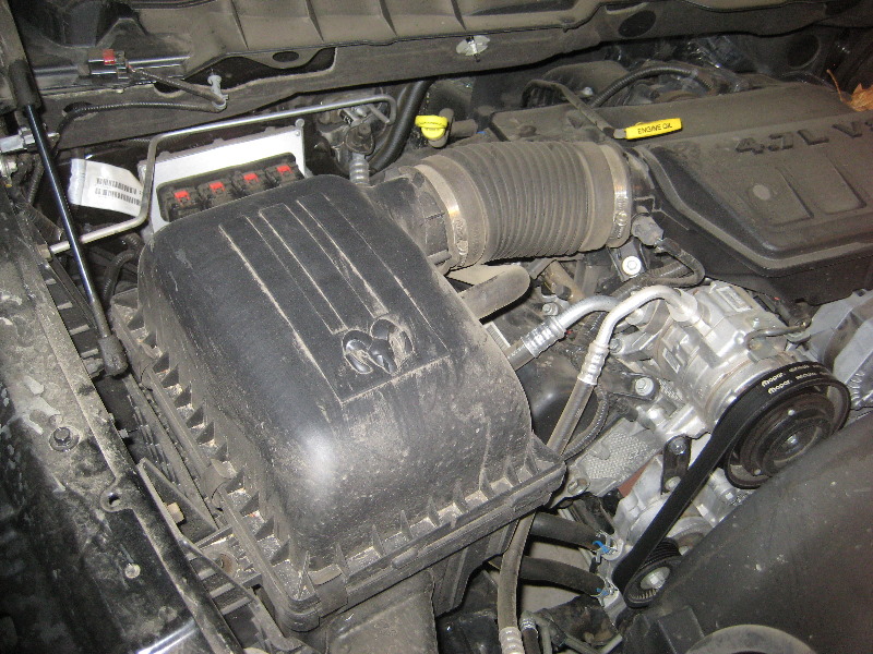 Dodge-Ram-1500-PowerTech-V8-Engine-Air-Filter-Replacement-Guide-001