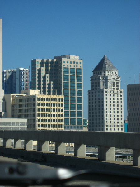 Downtown-Miami-Skyscrapers-I95-Highway-010