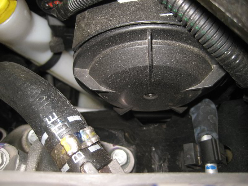 Fiat-500-Headlight-Bulbs-Replacement-Guide-002