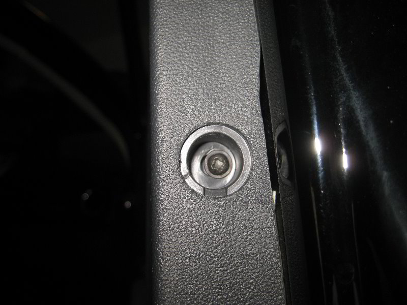 Fiat-500-Interior-Door-Panel-Removal-Guide-013