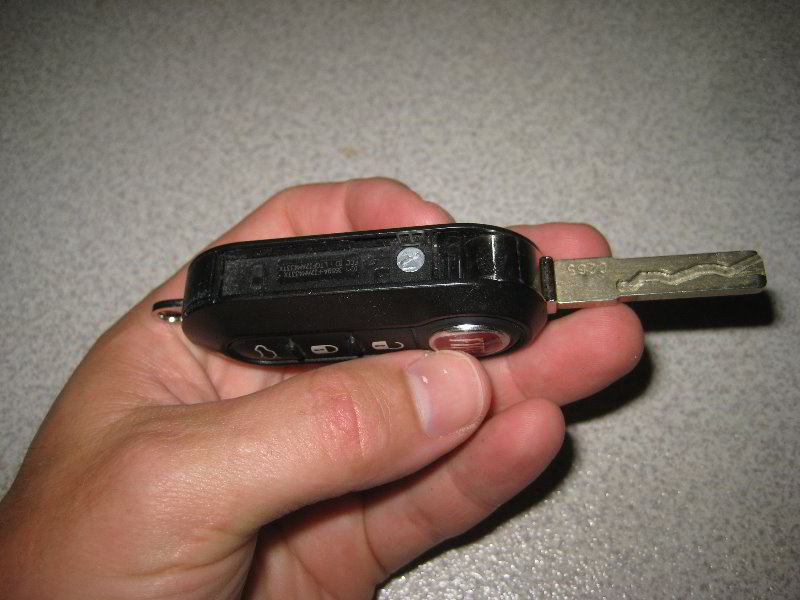 Fiat-500-Key-Fob-Battery-Replacement-Guide-003