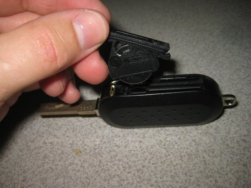 Fiat-500-Key-Fob-Battery-Replacement-Guide-014