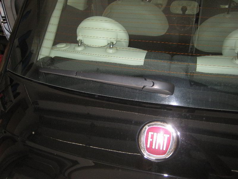 Fiat-500-Rear-Window-Wiper-Blade-Replacement-Guide-001