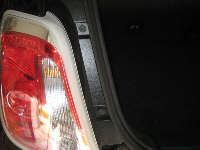Fiat-500-Tail-Light-Bulbs-Replacement-Guide-002