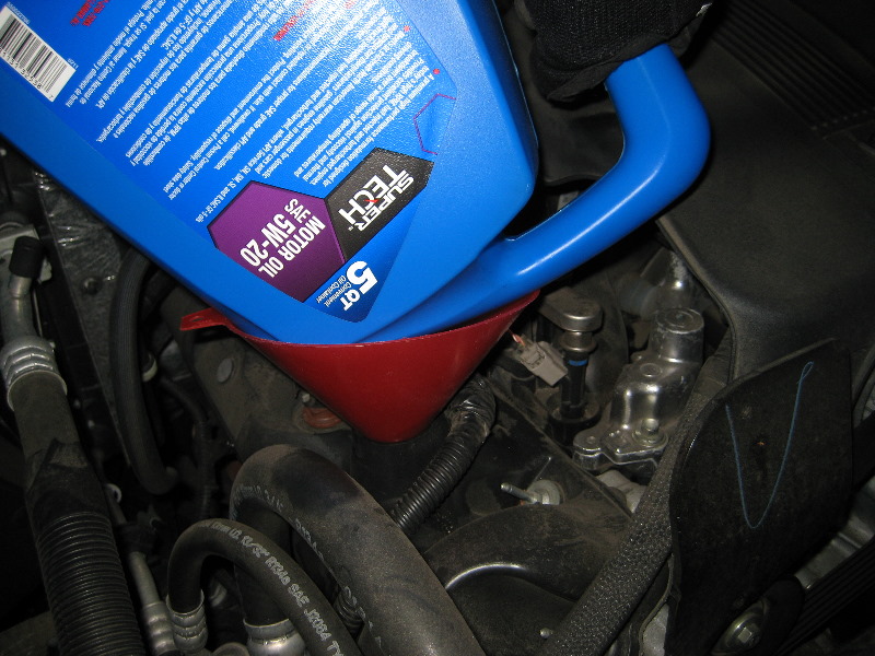 Ford-Crown-Victoria-Modular-SOHC-4-6L-V8-Engine-Oil-Change-Guide-021