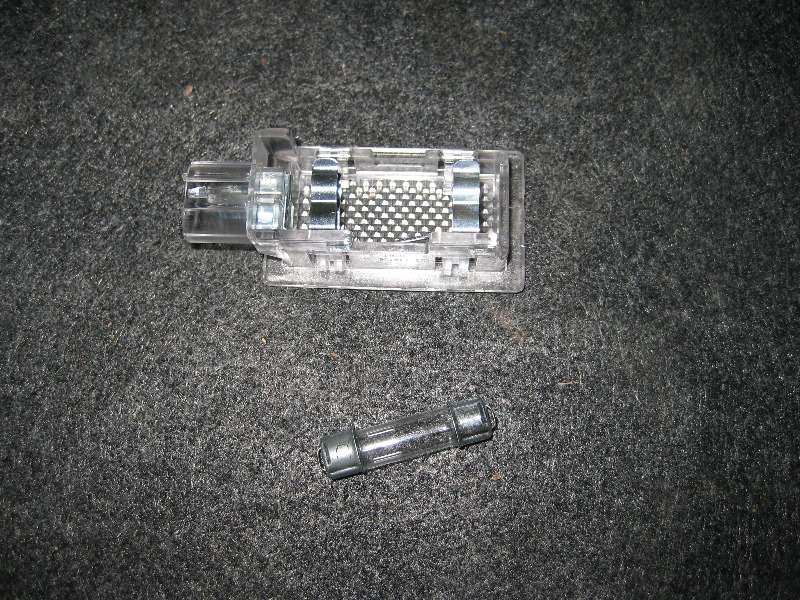 Ford-Crown-Victoria-Trunk-Light-Bulb-Replacement-Guide-007