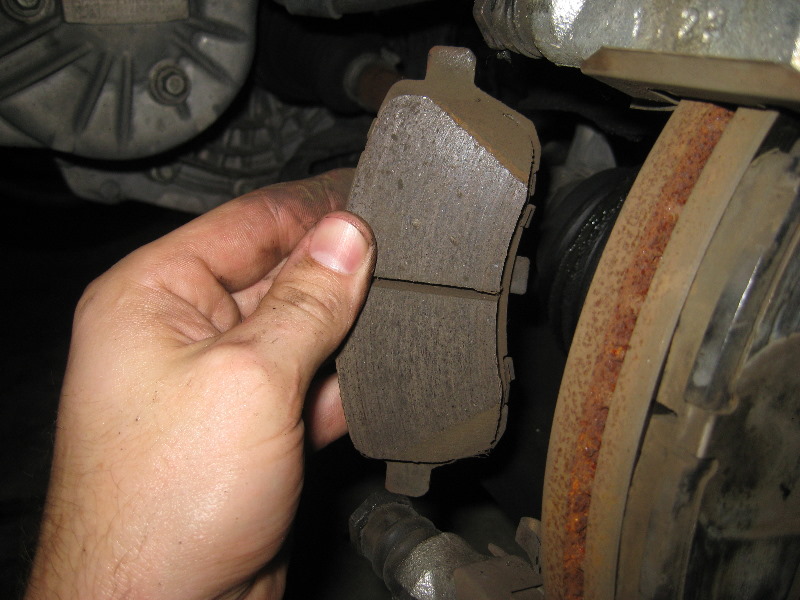 Ford-Fiesta-Front-Brake-Pads-Replacement-Guide-027