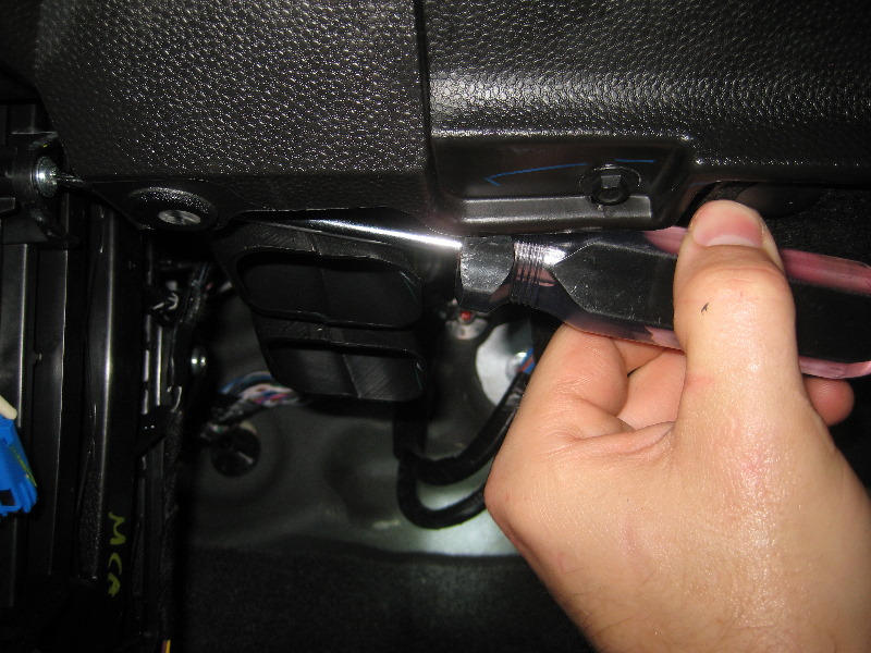 Ford-Fiesta-HVAC-Cabin-Air-Filter-Replacement-Guide-016