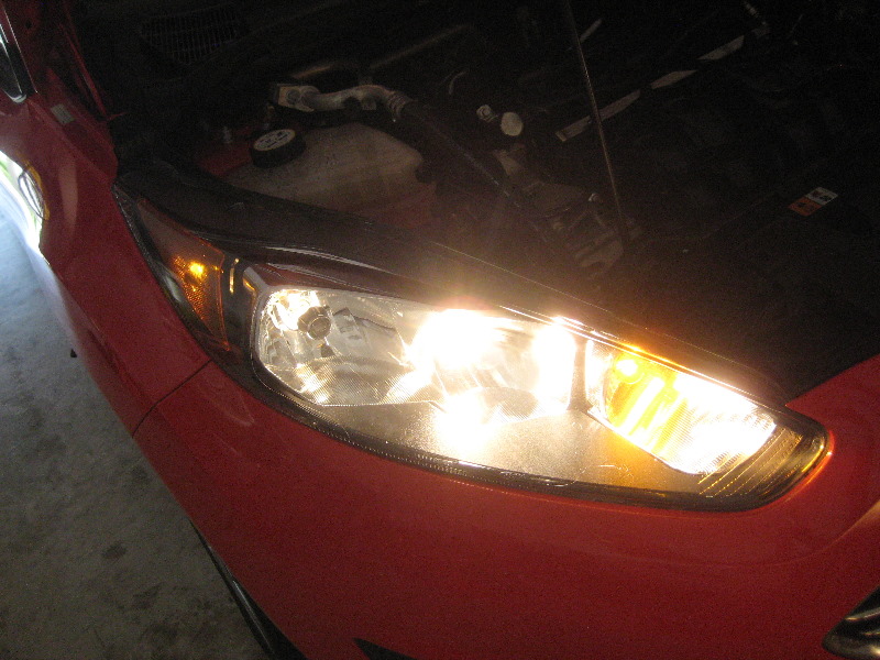 Ford-Fiesta-Headlight-Bulbs-Replacement-Guide-063