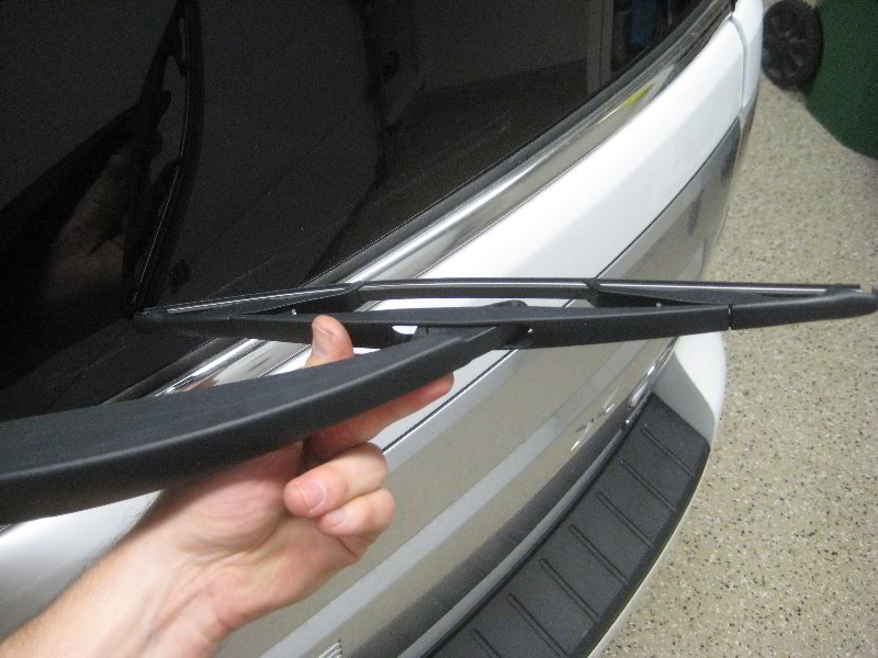 Ford-Flex-Rear-Window-Wiper-Blade-Replacement-Guide-004