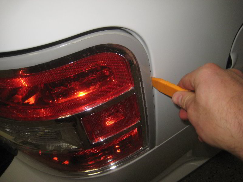 Ford-Flex-Reverse-Tail-Light-Bulbs-Replacement-Guide-007