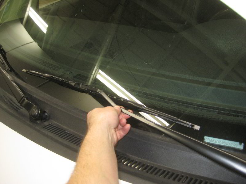 Ford-Flex-Windshield-Wiper-Blades-Replacement-Guide-013