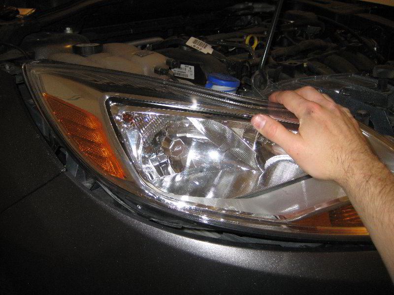 Ford-Focus-Headlight-Bulbs-Replacement-Guide-060