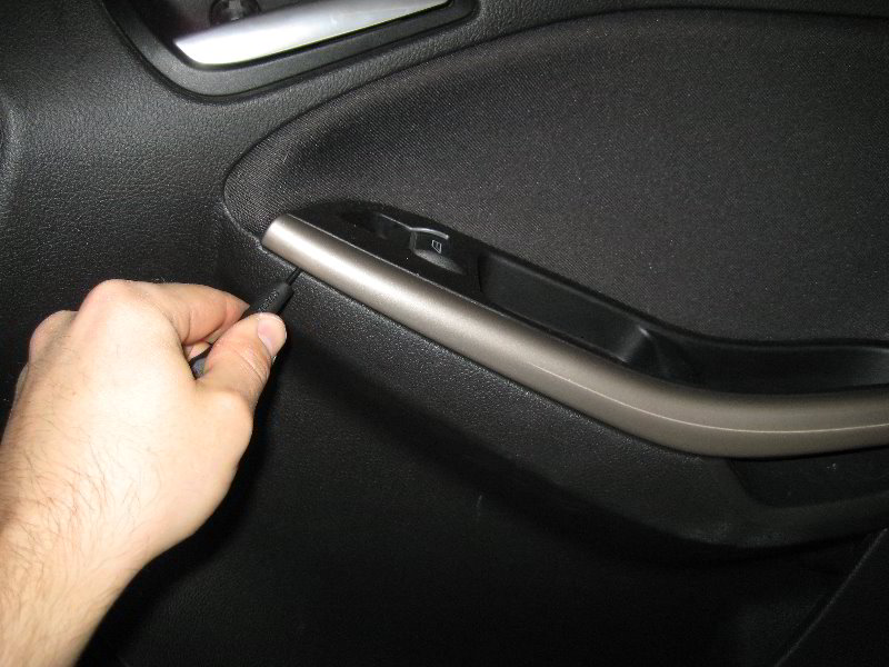 Ford-Focus-Interior-Door-Panel-Removal-Guide-010