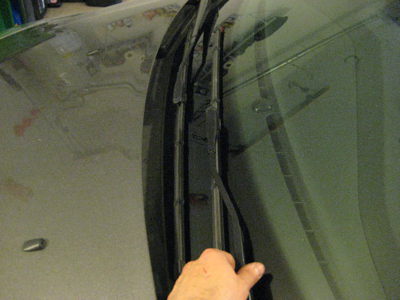 Changing windshield wiper blades ford focus #6