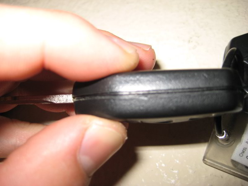 Ford-Mustang-Key-Fob-Battery-Replacement-Guide-011