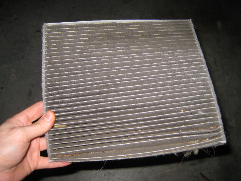 Chevrolet-Cobalt-Cabin-Air-Filter-Replacement-Guide-012