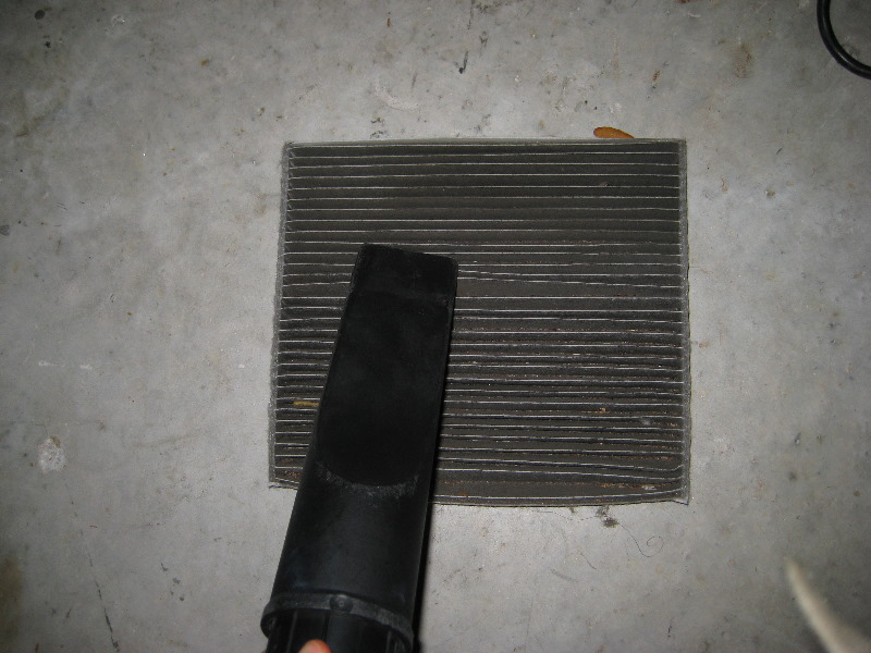 Chevrolet-Cobalt-Cabin-Air-Filter-Replacement-Guide-013
