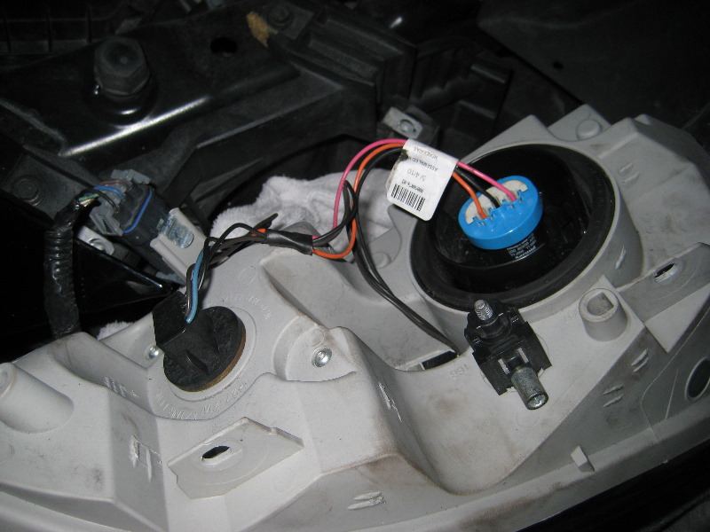 Chevrolet-Cobalt-Headlight-Bulbs-Replacement-Guide-025
