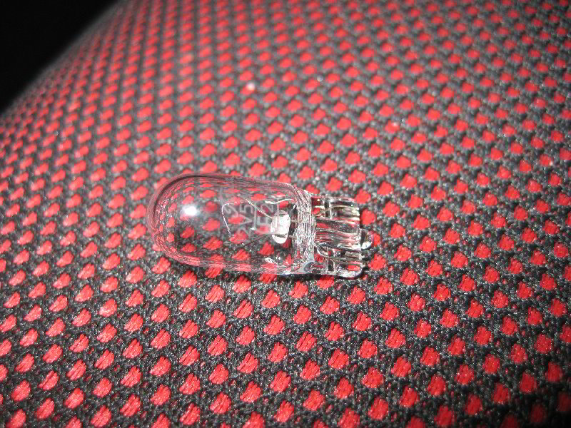 GM-Chevrolet-Cruze-Dome-Light-Bulb-Replacement-Guide-007