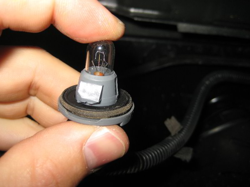 Chevrolet-Silverado-License-Plate-Light-Bulbs-Replacement-Guide-009