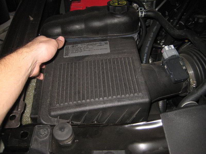 GM-Chevrolet-Tahoe-Engine-Air-Filter-Replacement-Guide-008