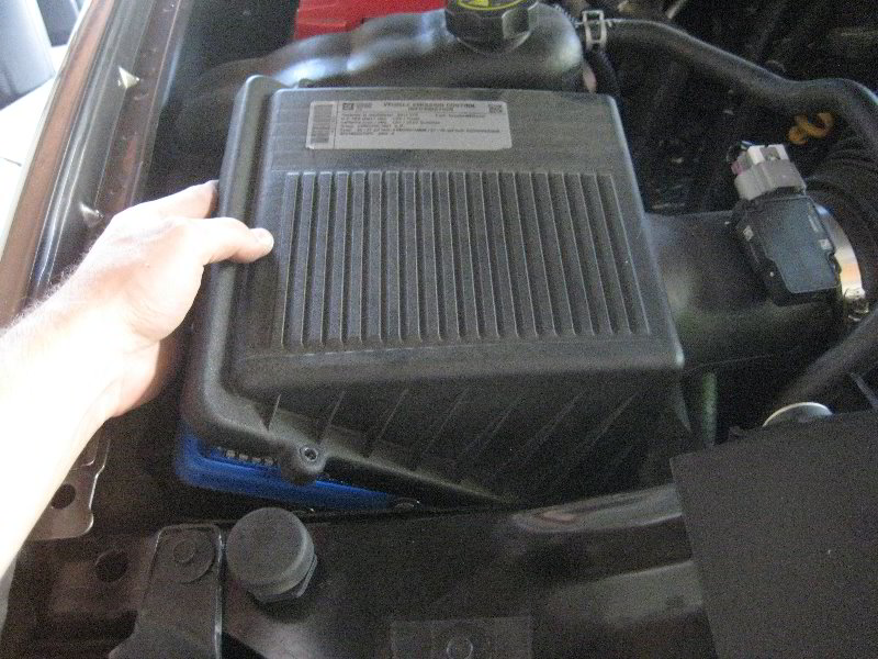 GM-Chevrolet-Tahoe-Engine-Air-Filter-Replacement-Guide-016