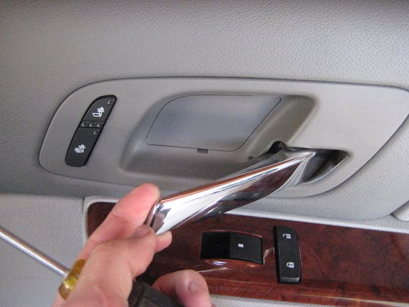 GM-Chevrolet-Tahoe-Interior-Door-Panel-Removal-Guide-002