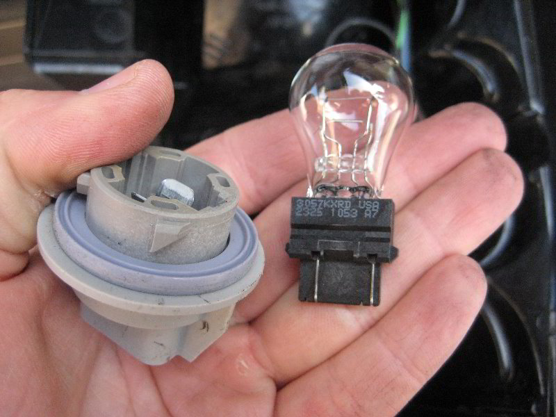 GM-Chevrolet-Tahoe-Tail-Light-Bulbs-Replacement-Guide-023