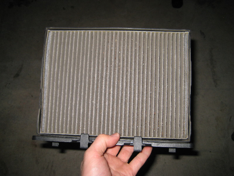 GM-Chevrolet-Traverse-Cabin-Air-Filter-Replacement-Guide-015