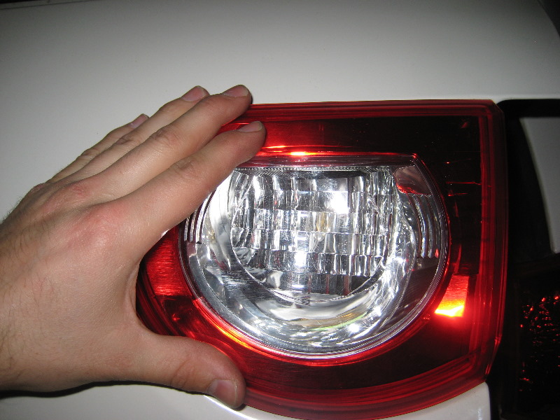 GM-Chevrolet-Traverse-Tail-Light-Bulbs-Replacement-Guide-031