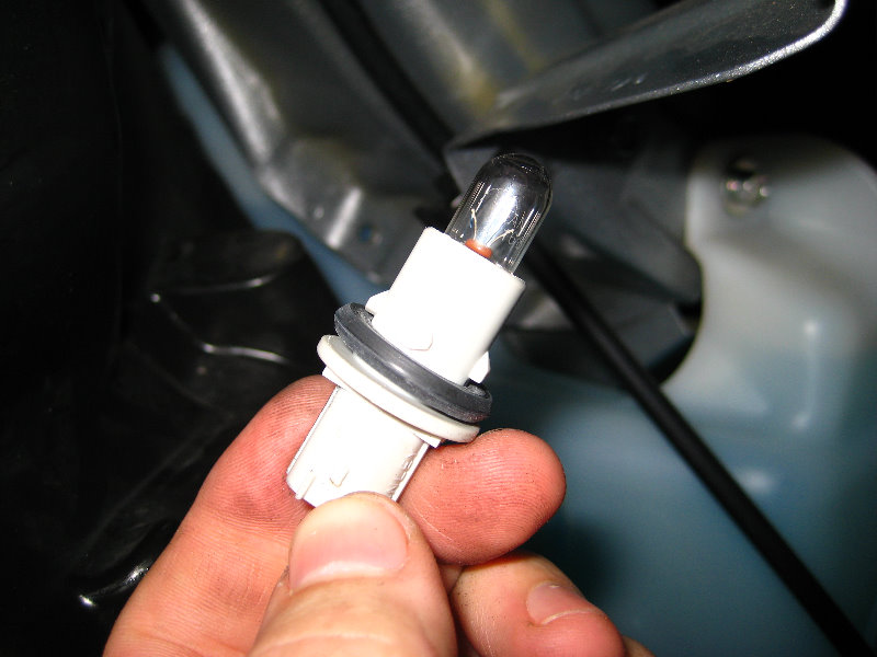 Honda-Accord-Headlight-Bulbs-Replacement-Guide-014